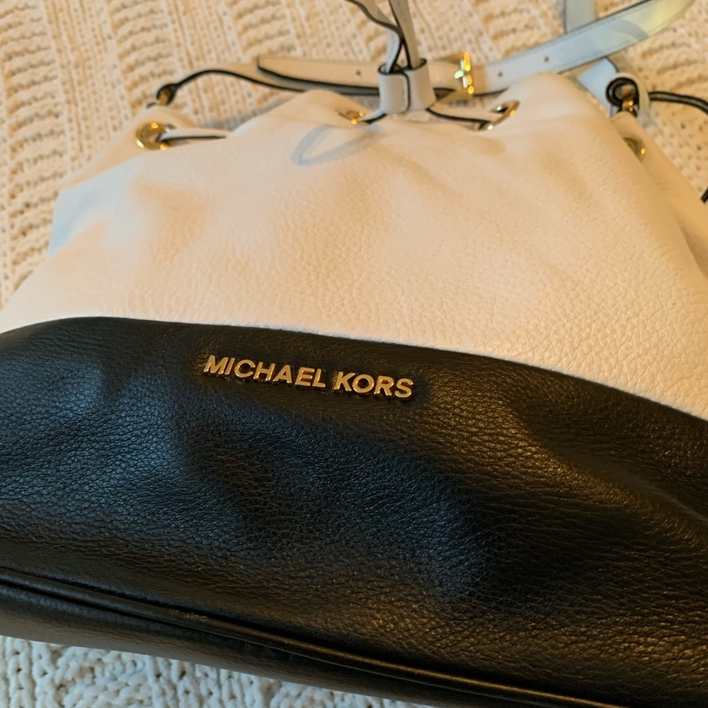 Michael Kors leather bag - Picture 2 of 8